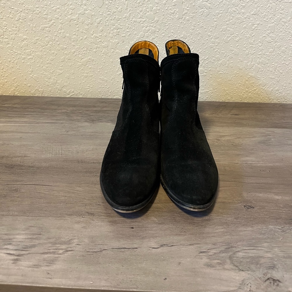 Seychelles black suede ankle bootie